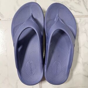 Oofos sandals - women’s size 9